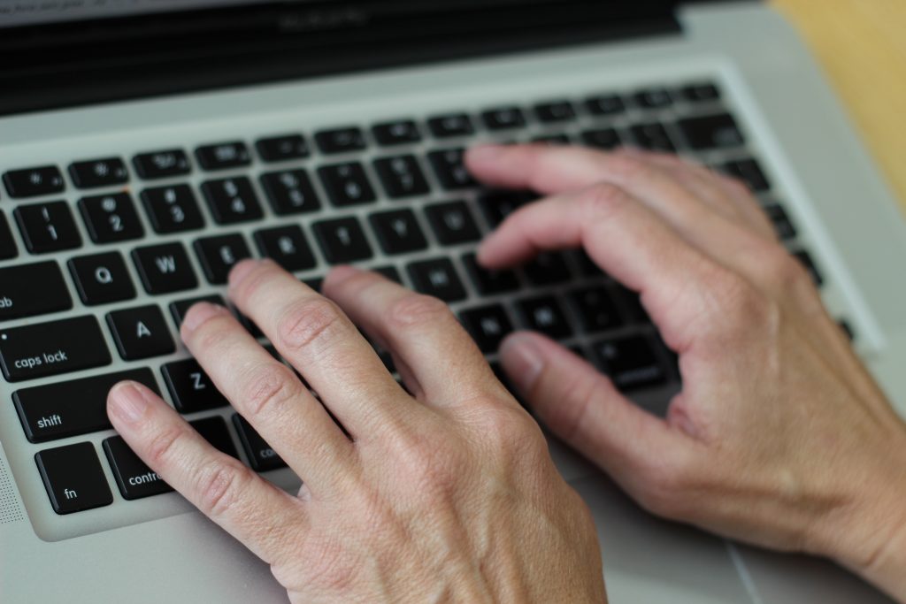 laptop-writing-hand-typing-keyboard-finger-1381237-pxhere.com